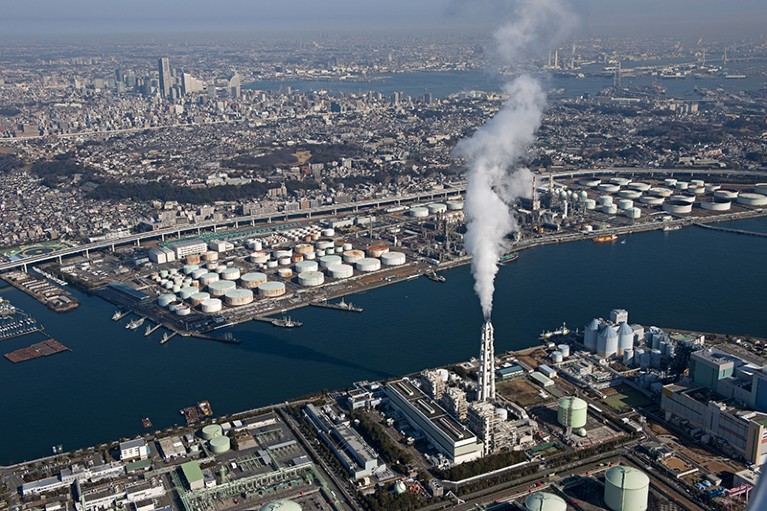 Photo showing power station in Kanagawa Prefecture, Japan