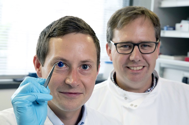 Steven Swioklo and Che Connon in the lab