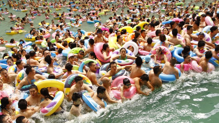 Heat-plagued people crowd China’s largest swimming pool in Suining