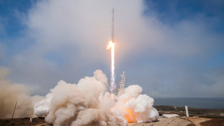 Falcon 9 launches the FORMOSAT-5 satellite