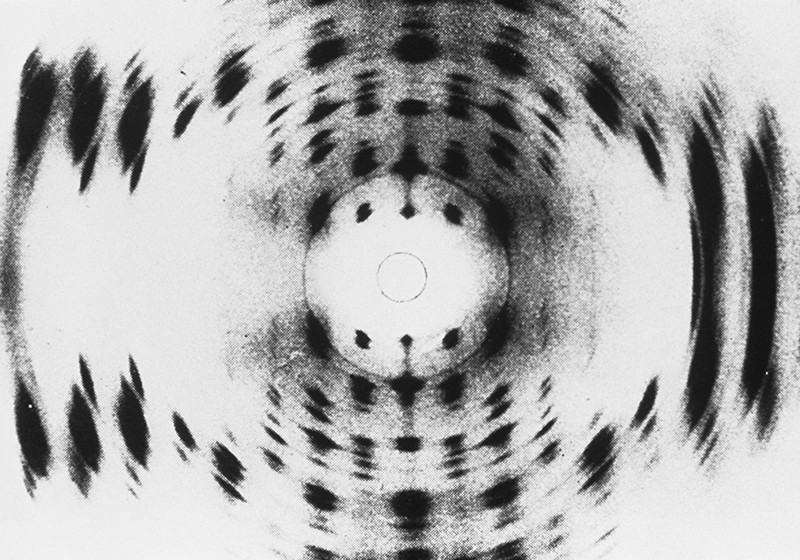 X-ray diffraction pattern of a part of a DNA molecule.