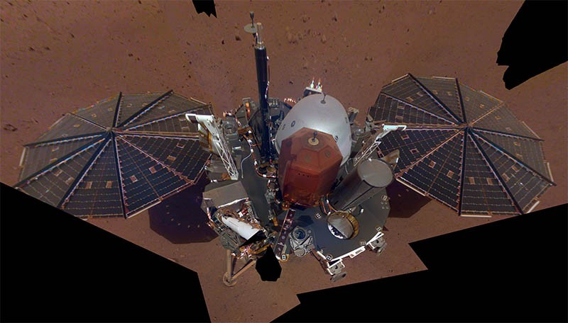 First full selfie of NASA InSight on Mars