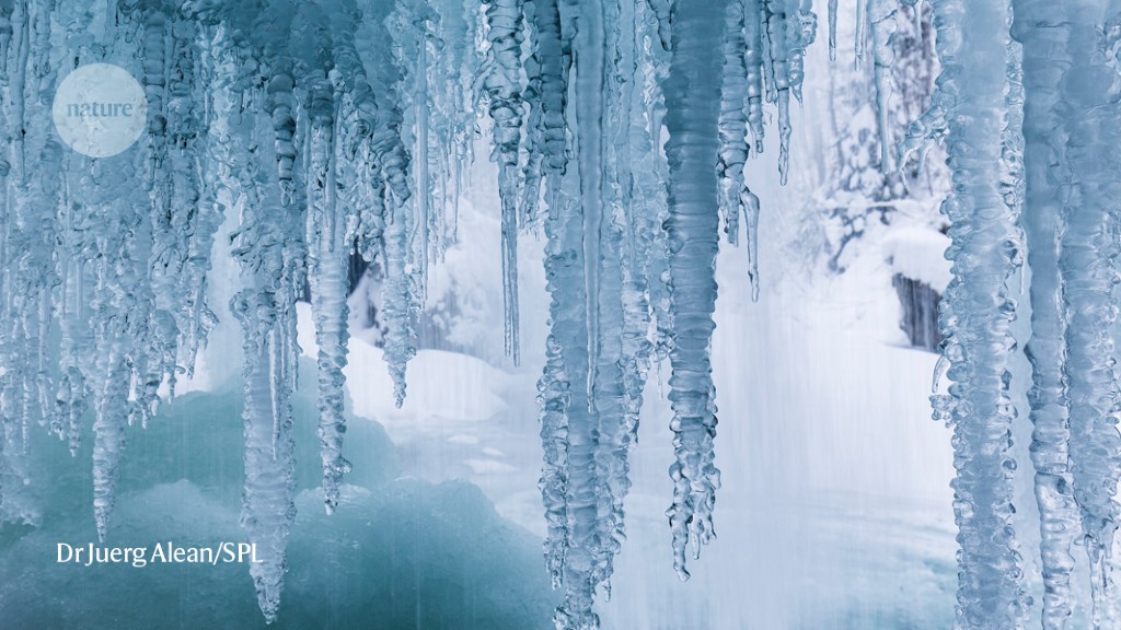 Why icicles have ribs