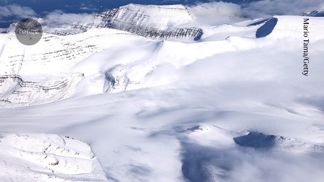 Mega-storm dumps 11 billion tonnes of snow ― and builds up a melting ice sheet