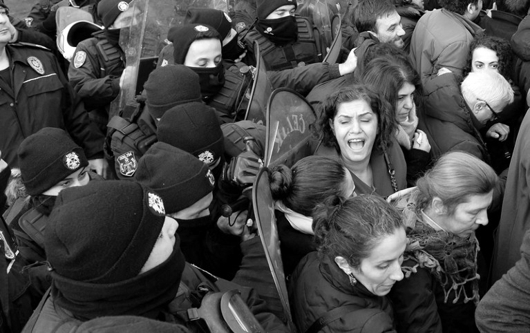 Turkish police clash with protestors in Ankara