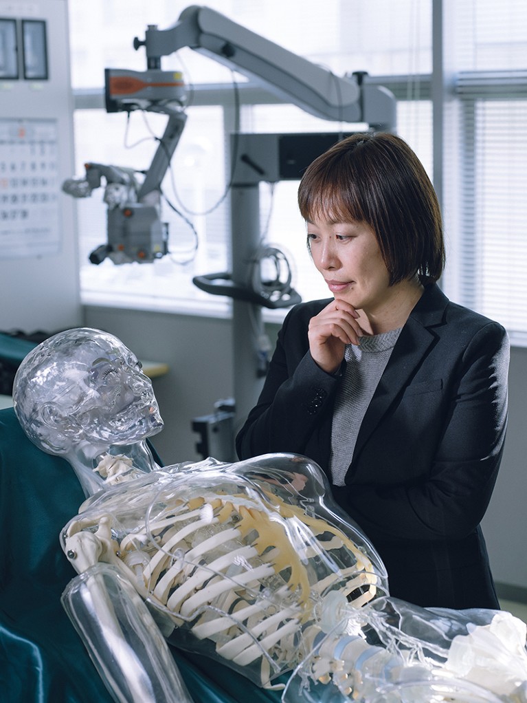 Kanako Harada looking at the bionic humanoid.
