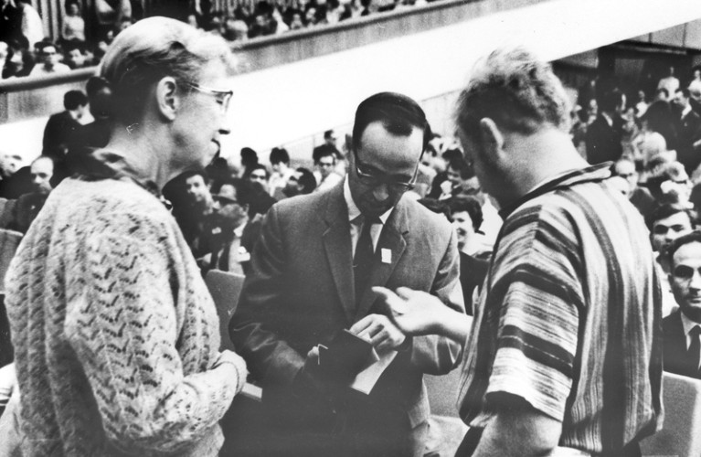 Michael Atiyah receiving the Fields Medal