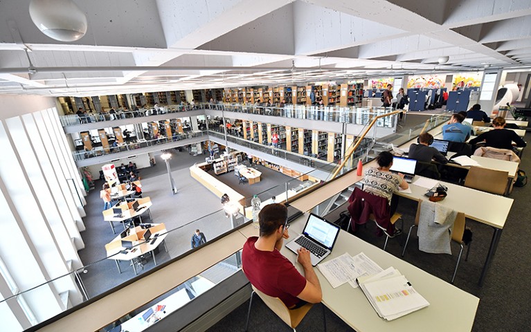 Students studying in the Branch Library Main Campus at the Technical University of Munich.