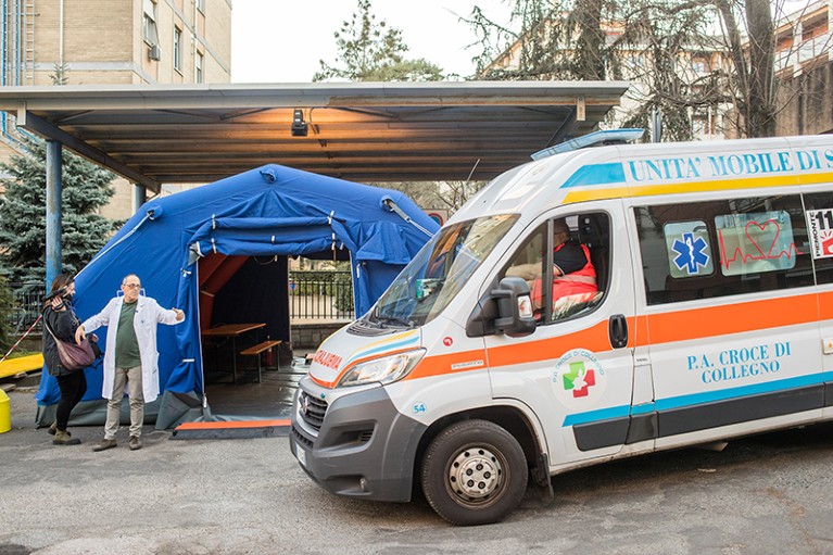 A prevention tent for coronavirus patients was built in front of the emergency room of the hospital in Turin, Italy.