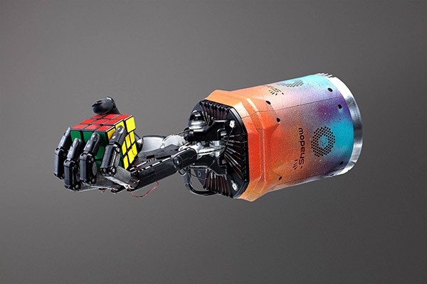 Robot hand with a Rubik’s cube