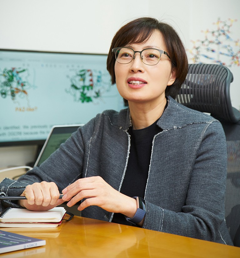 Narry Kim sits at a desk