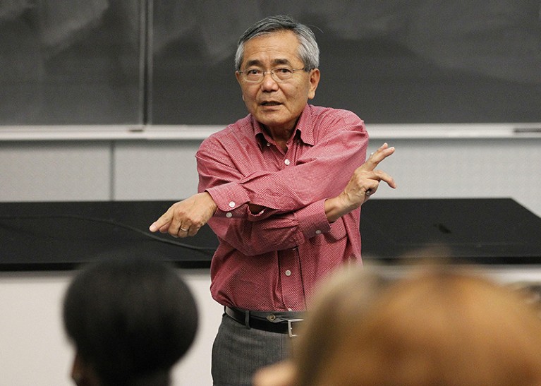 Purdue University chemistry professor Ei-ichi Negishi teaches his sophomore organic chemistry class in 2010