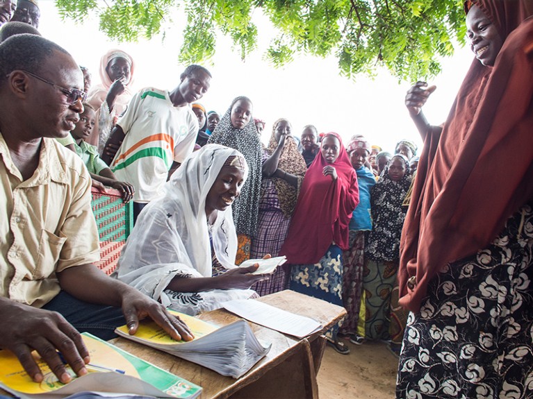 Distribution of cash to women as part of the Net social safety program, Niger.