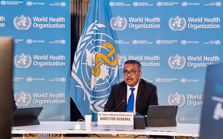 世卫组织总干事盖布雷耶苏斯在新闻发布会上发表讲话，介绍有关多国爆发猴痘的最新情况。