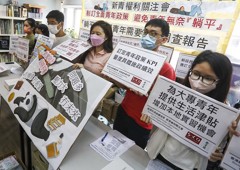 La Sociedad para la Organización de la Comunidad informa sobre una encuesta a jóvenes ciudadanos de bajos ingresos de Hong Kong para "mentir''.