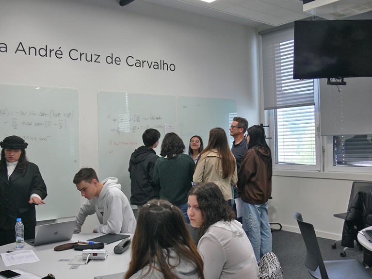 Manuel João Costa teaching 1st year Medicine students in a Biochemistry course.