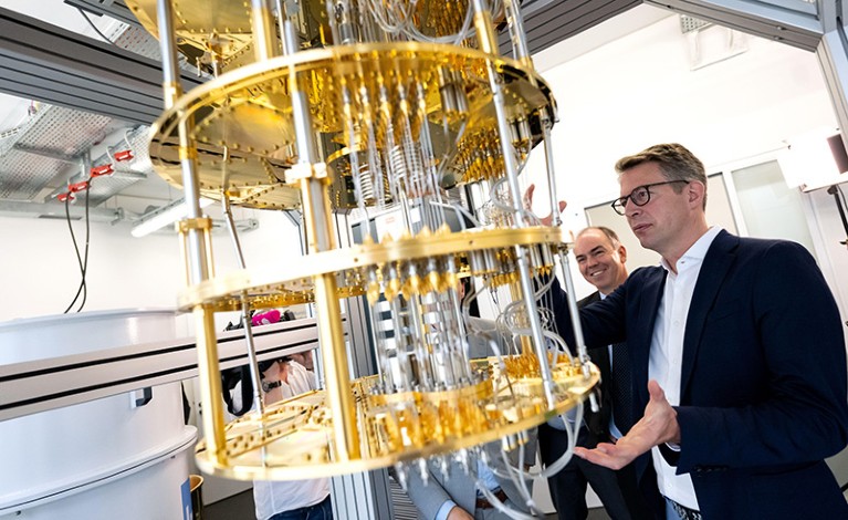 Markus Blume and Dieter Kranzlmüller look at the cryostat of a quantum computer at Leibniz Computing Center