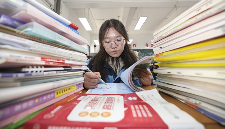 Chinese students stay local as favour falls with study abroad