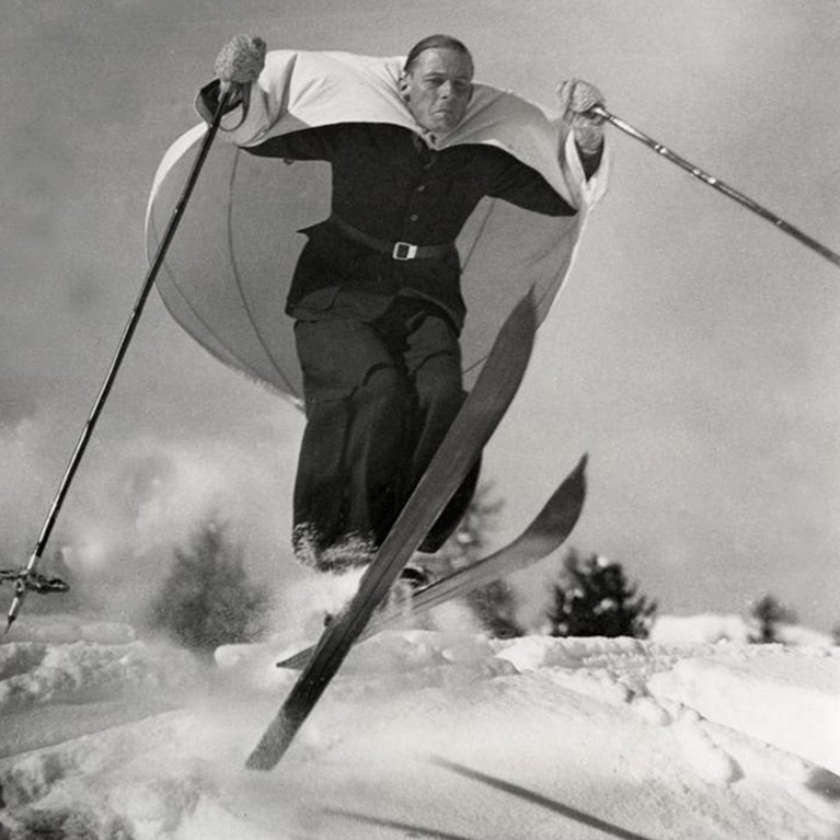 The Ski-Sailing” invented in Austria has now also entered Switzerland, where the famous ski resort at St. Moritz has been demonstrated. Photo: An impression of the new sport, St. Moritz, Switzerland January 1938.