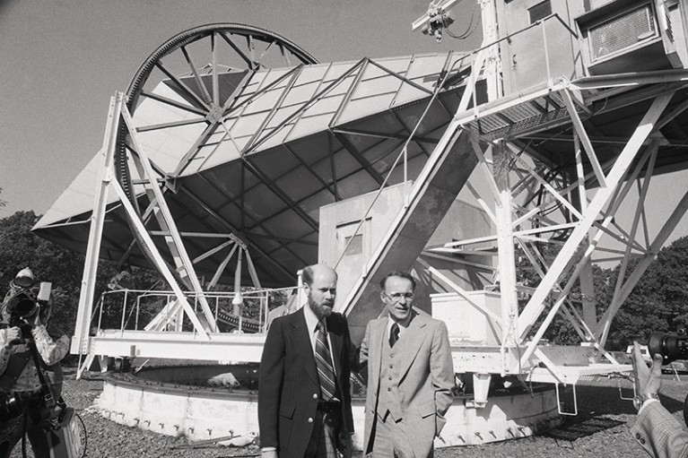 Robert Wilson and Arno Penzias in front of a radio astronomy antenna