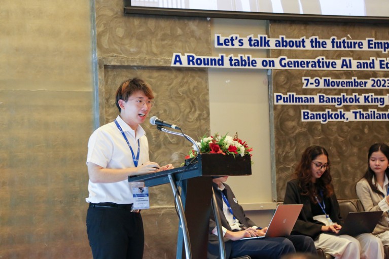 Jomchai Chongthanakorn speaks at the UNESCO Round Table on Generative AI and Education conference
