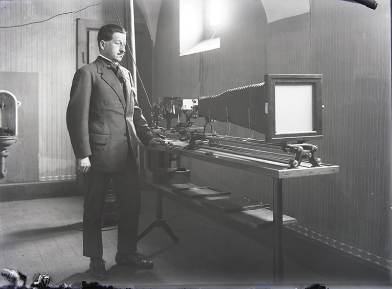 Edmond Locard using a Leitz photographic bench in the 1920s.