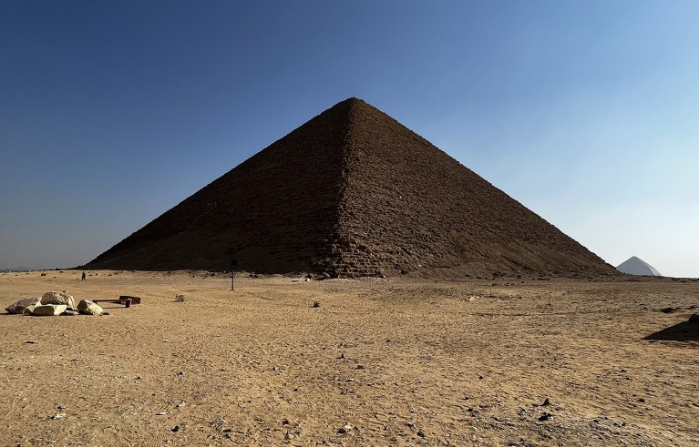 La Pirámide Roja en el cementerio de Dahshur.