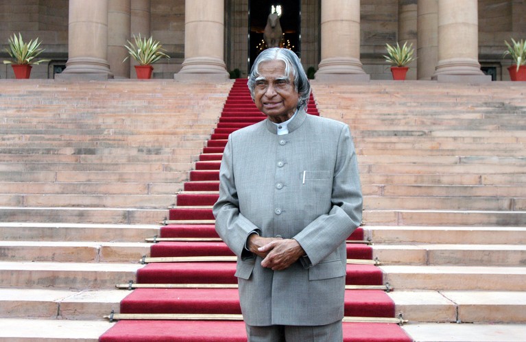 El ex presidente indio APJ Abdul Kalam se encuentra en la explanada de Rashtrapati Bhavan.