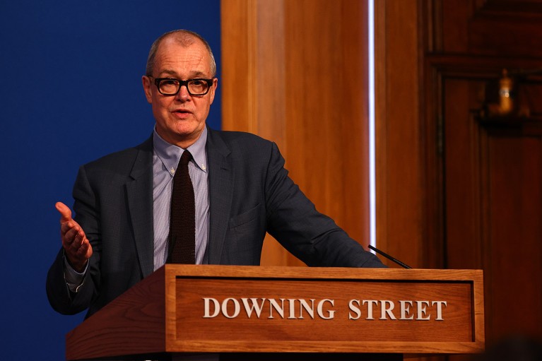 Patrick Vallance durante una conferencia de prensa en el número 10 de Downing Street en 2021.