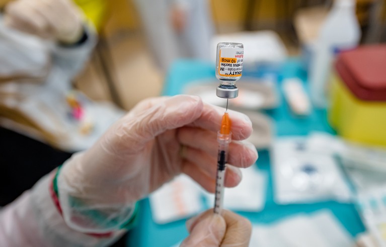 Detail of the dose of Pfizer anti-covid vaccine being prepared by a nurse before inoculating it to a 5-11 year old girl at the Giaquinto Institute in Molfetta on December 16, 2021.