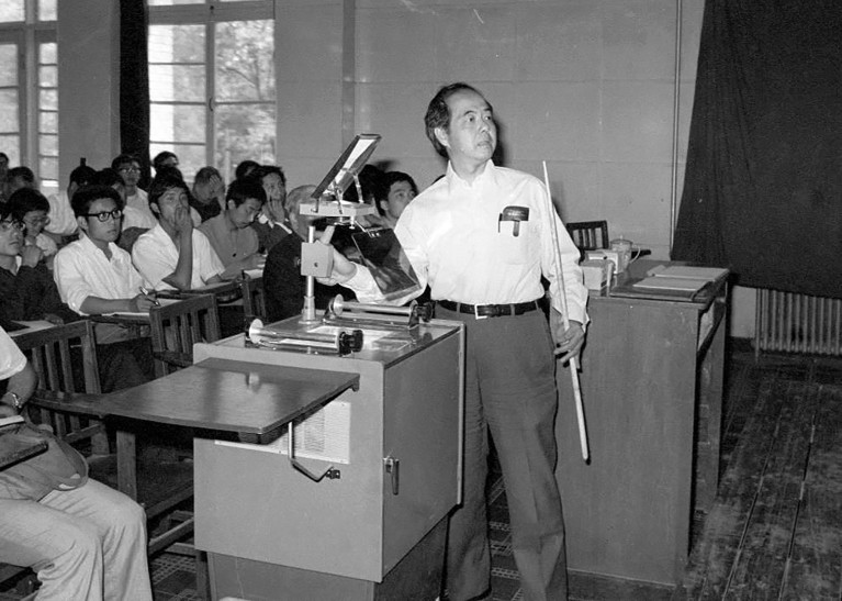 Tsung-Dao Lee teaching a class at the University of Science and Technology of China.