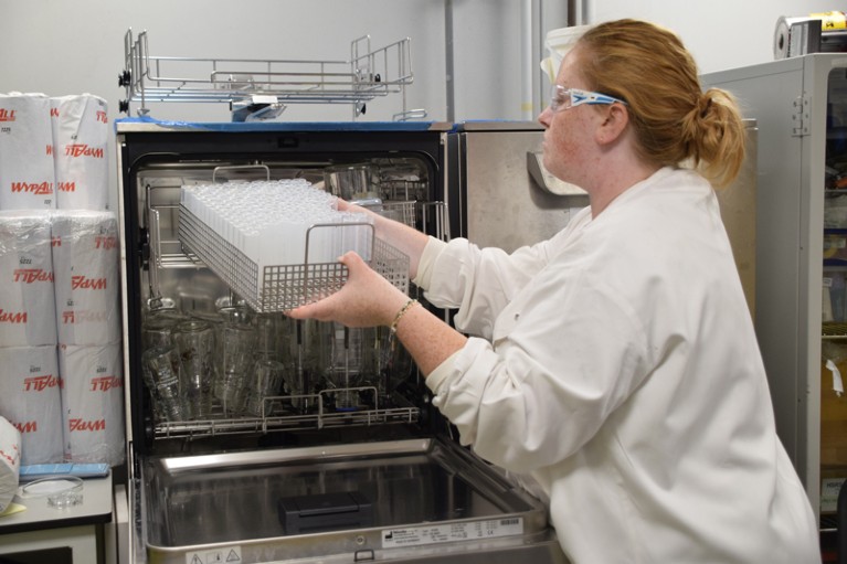 Caitlin Broadbent loads a tray of vials into a mchine