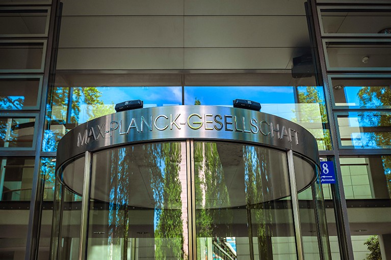 A photo of the entrance to the General Administration at the Max Planck Society in Munich