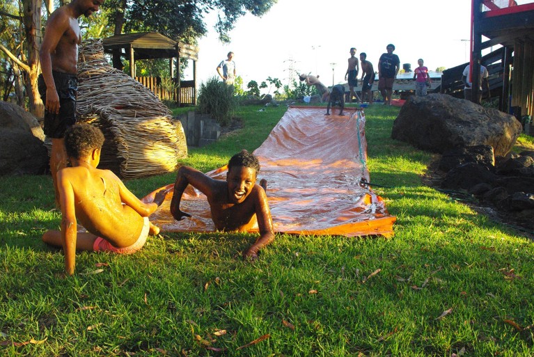 Bambini al Venny, un parco avventura, in Australia.