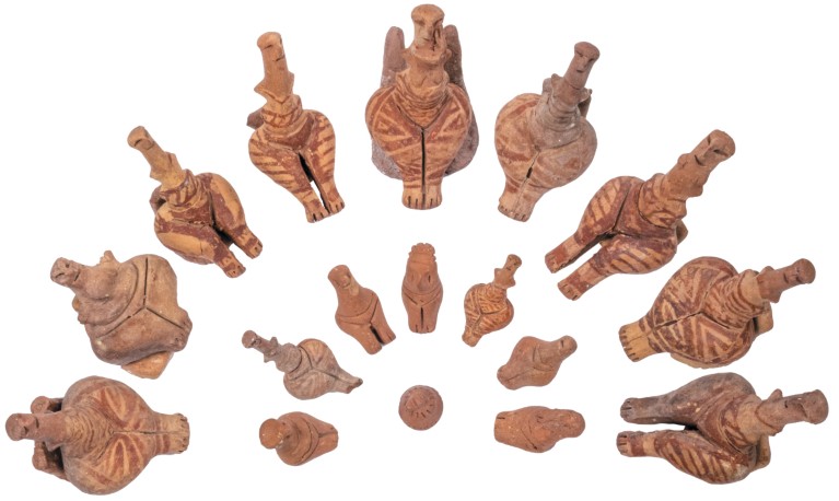 Semicircle of Cucuteni figurines made of terracotta.