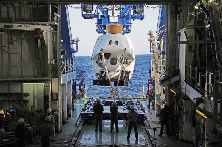 The Japan Agency for Marine-Earth Science and Technology lifts a research submersible onto a ship.