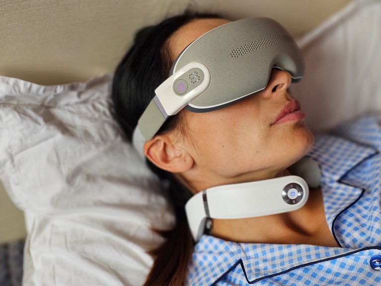 Wear an eye mask and neckband in bed.