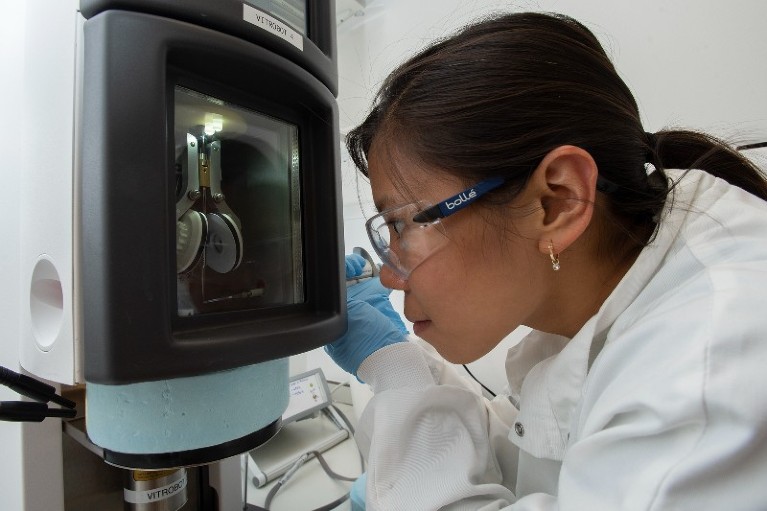 Kelly Nguyen freezes a sample of telomerase