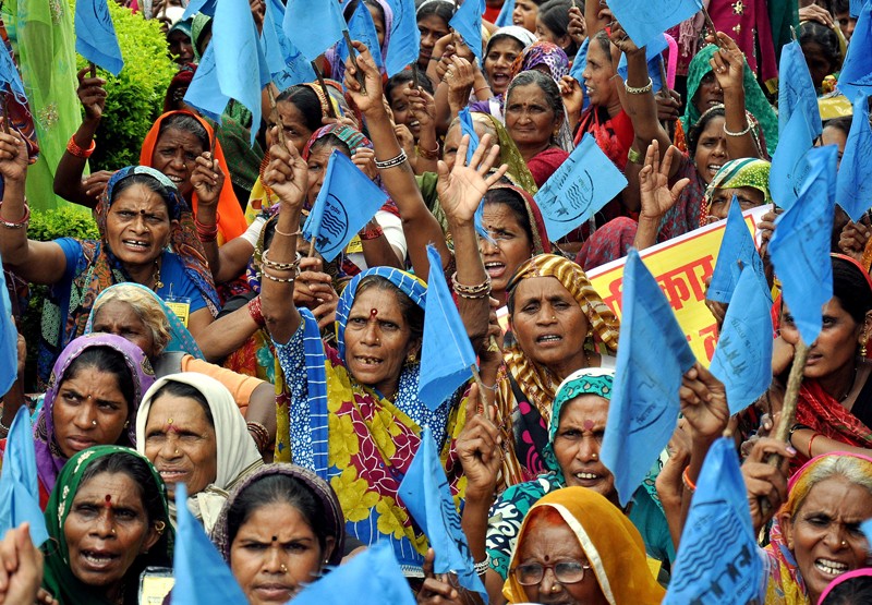 Locals and activists demonstrate against dam projects in Bohpal