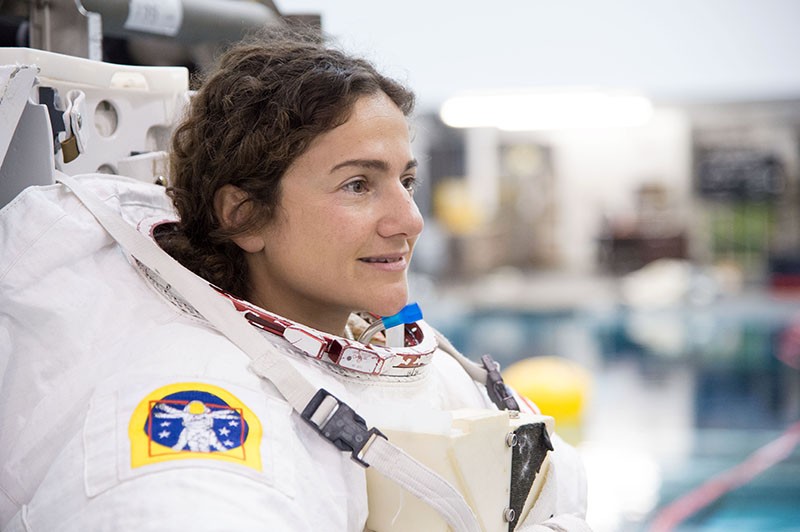 Jessica Meir wearing her space suit