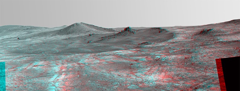 Stereo view of the 'Spirit of St. Louis' crater on Mars by the Opportunity rover in 2015.