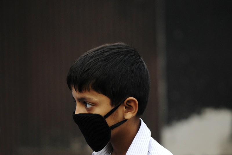 Child using mask in heavy smog in Noida, India