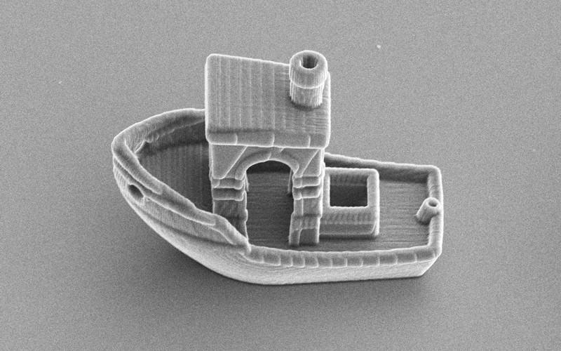 SEM image of a 3D benchy boat