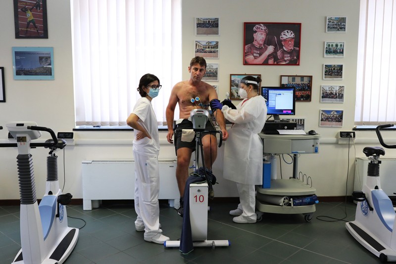 A recovered Coronavirus patient performs a measurement of cardio-respiratory parameters at a rehabilitation centre