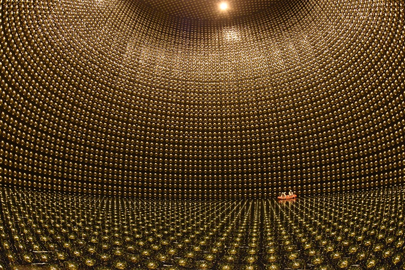 The underground neutrino detector Super-Kamiokande