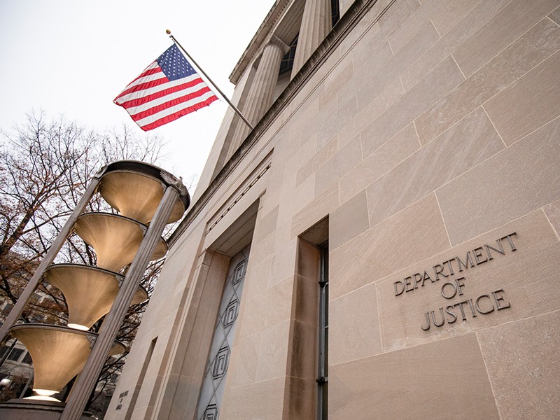 Le ministère de la Justice s'appuyant sur un matin brumeux le 9 décembre 2019 à Washington, DC.
