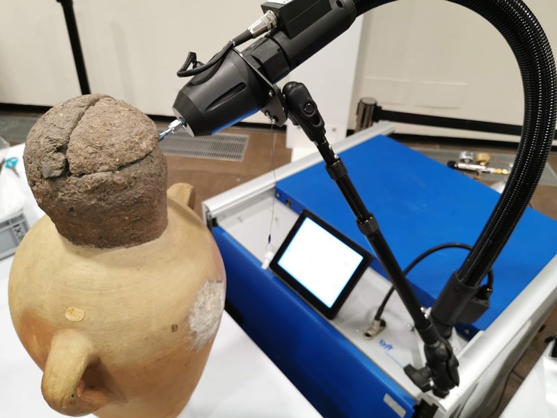 A probe for measuring volatile organic compounds is inserted into a stopper of an ancient Egyptian vessel