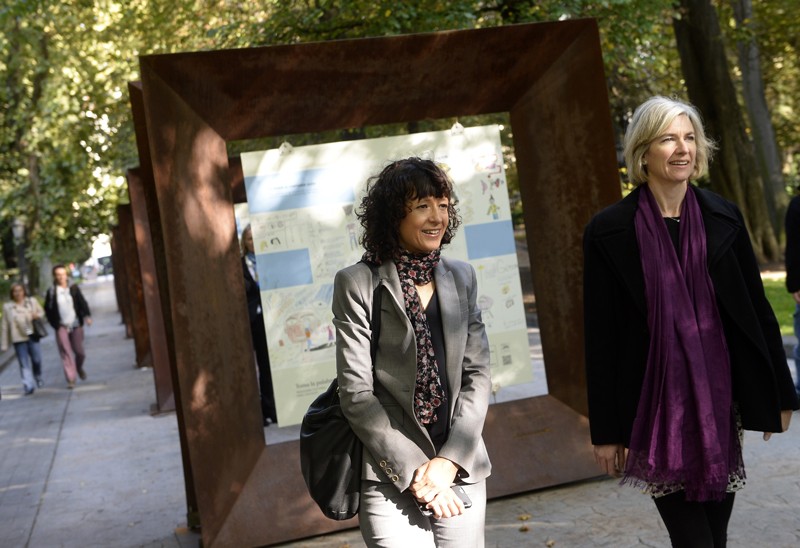 Emmanuelle Charpentier and Jennifer Doudna walk near an exhibit