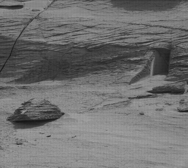 This image was taken by Mast Camera (Mastcam) onboard NASA's Mars rover Curiosity on Sol 3466 (2022-05-07 07:58:16 UTC).