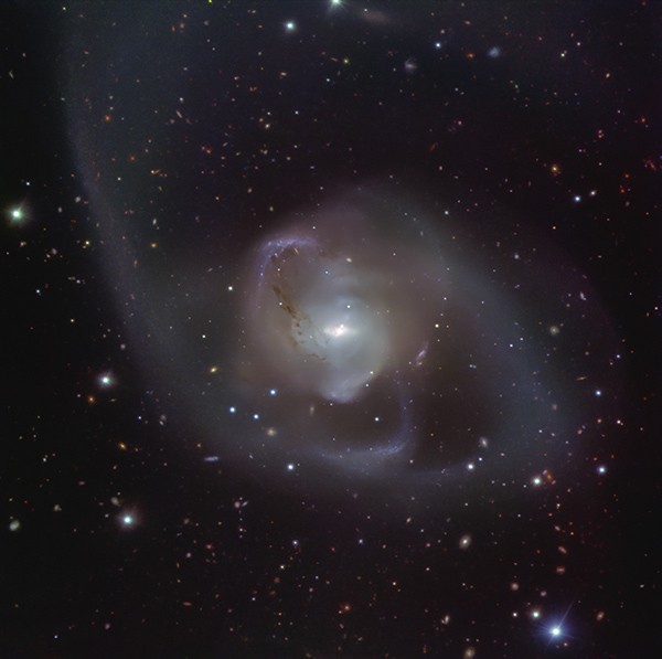 Galaxy NGC 7727’s spectacular galactic dance as seen by the VLT